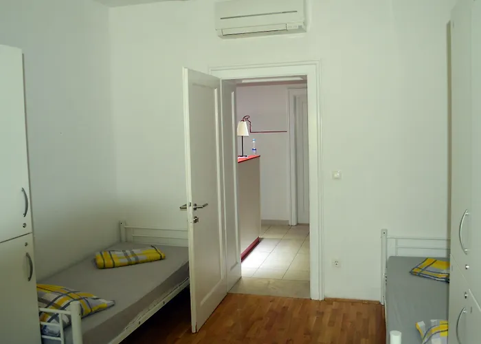 Hostel Backpackers 2