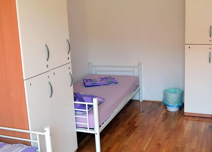 Hostel Backpackers 2 *