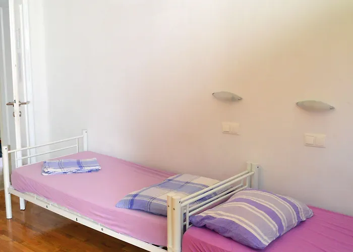 Hostel Backpackers 2 *