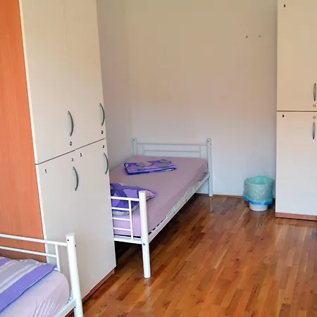 Hostel Backpackers 2 *