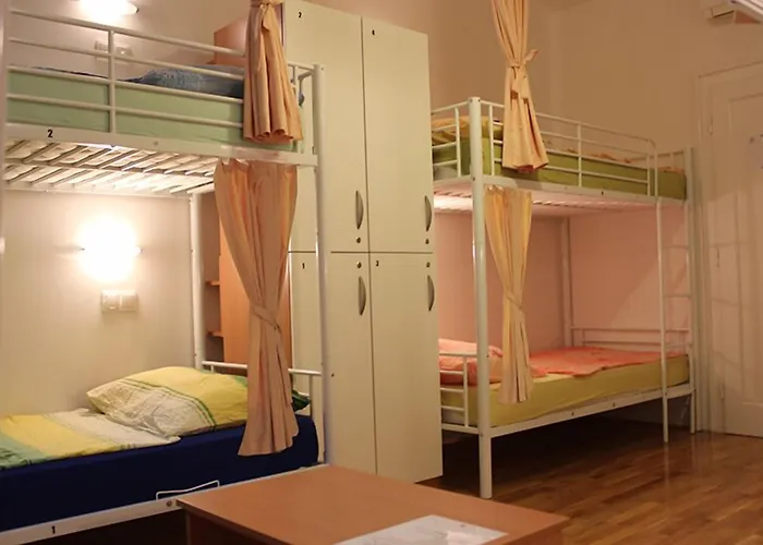 Backpackers 2 Hostel *