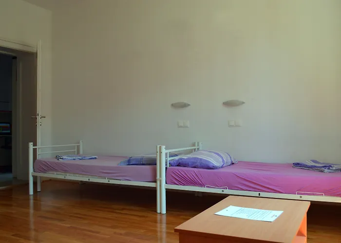 Backpackers 2 Hostel *